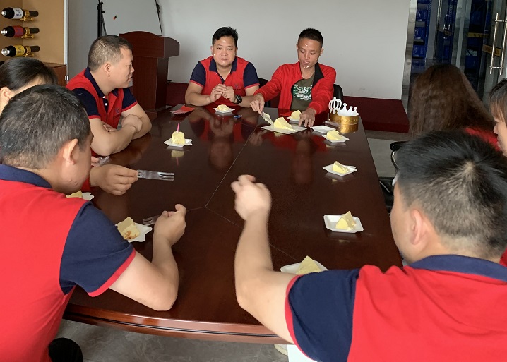 自動(dòng)靜電噴槍廠家慶生 自動(dòng)靜電噴槍廠家慶生